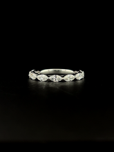 Lab grown diamond band ring